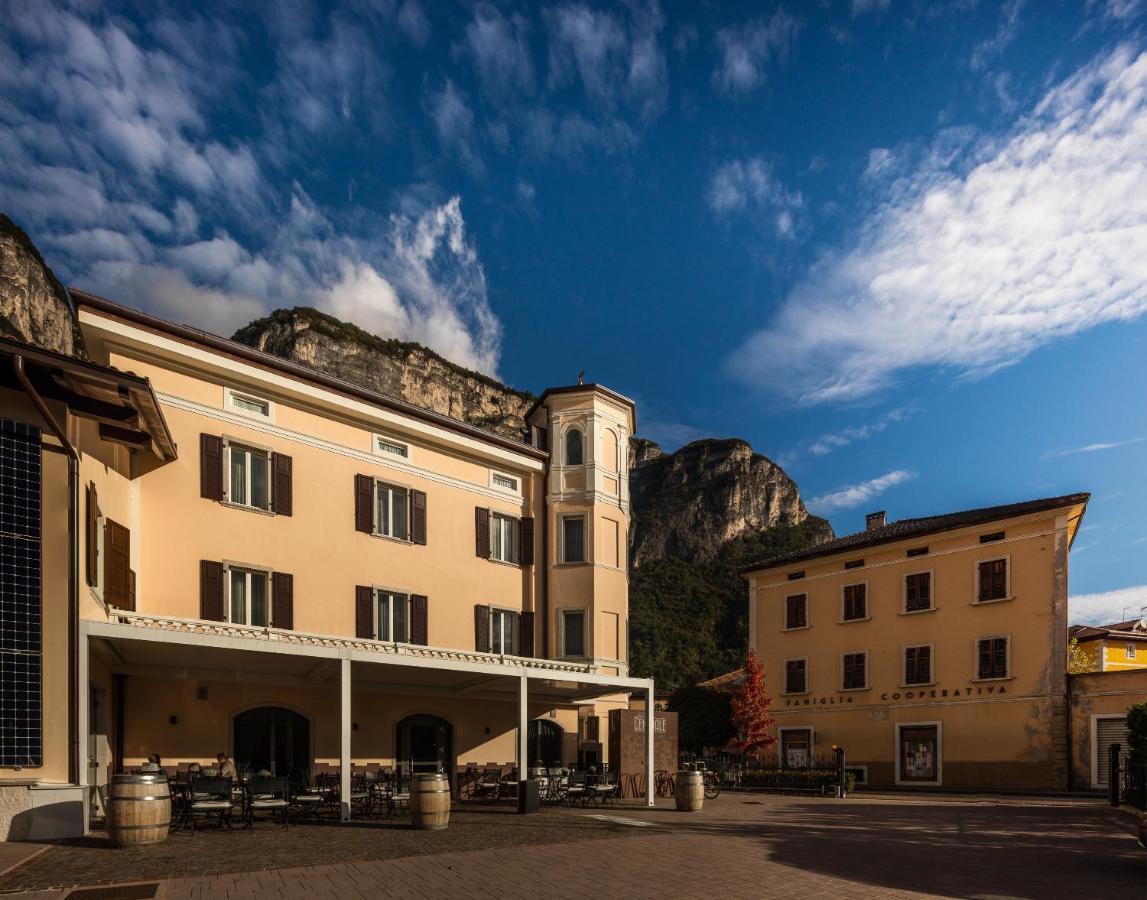 Albergo Caffe Centrale Медзокорона Экстерьер фото
