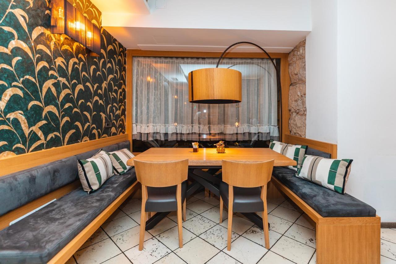 Albergo Caffe Centrale Медзокорона Экстерьер фото