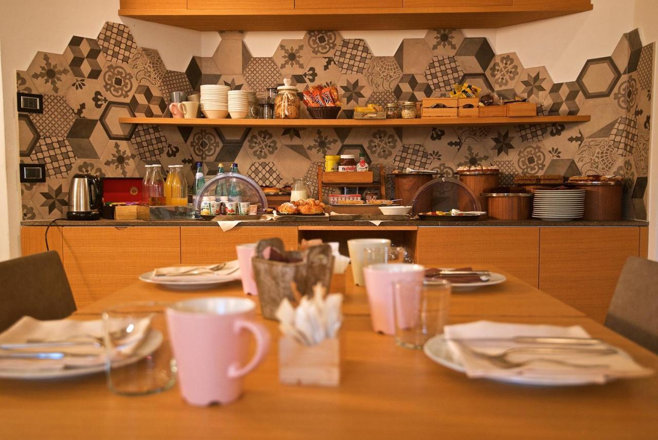 Albergo Caffe Centrale Медзокорона Экстерьер фото